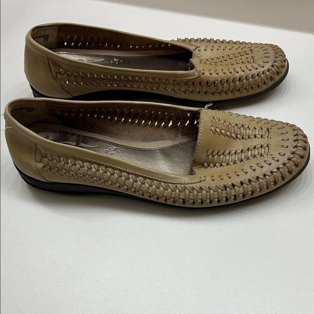 Covington Women's Woven Tan / Taupe Leather Flats, size 9